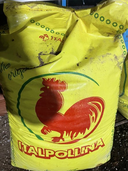 زبل دجاج ايطالي مضغوط