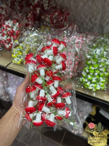 احمر