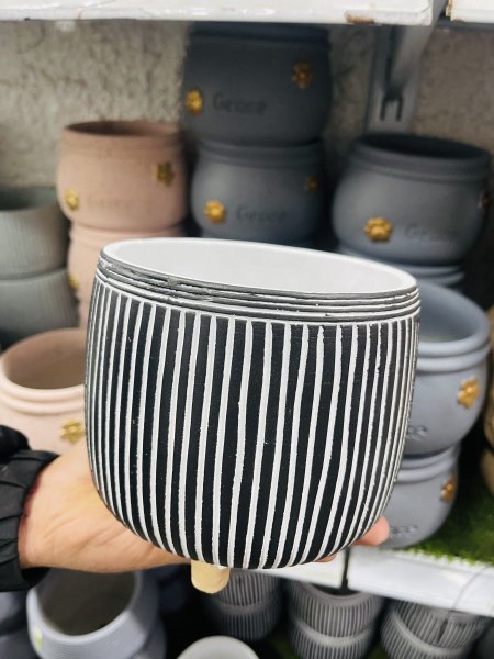 اسمنت مدور مع رجلين صغير