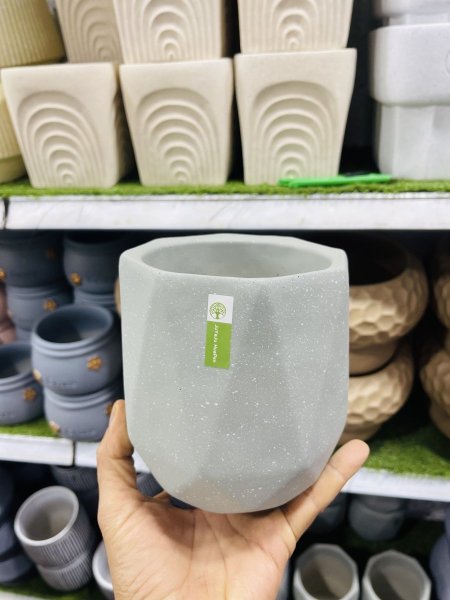 سيراميك مع رجلين وسط