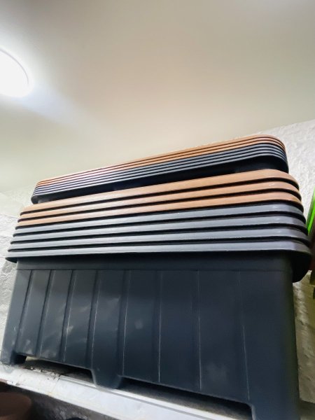 حوض مستطيل كبير